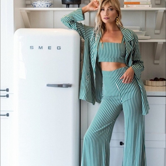 Flynn Skye Green and White Fitted Crop Tank Top - Picture 2 of 9